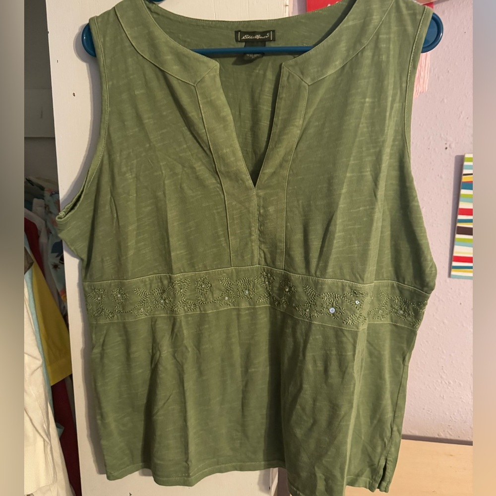 Eddie Bauer Olive Green Embroidered Split-Neck Top – Women’s XL